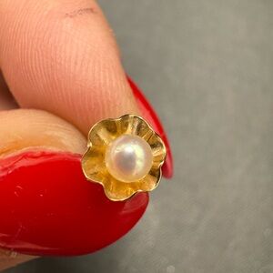 14K yellow gold and faux pearl single post earring